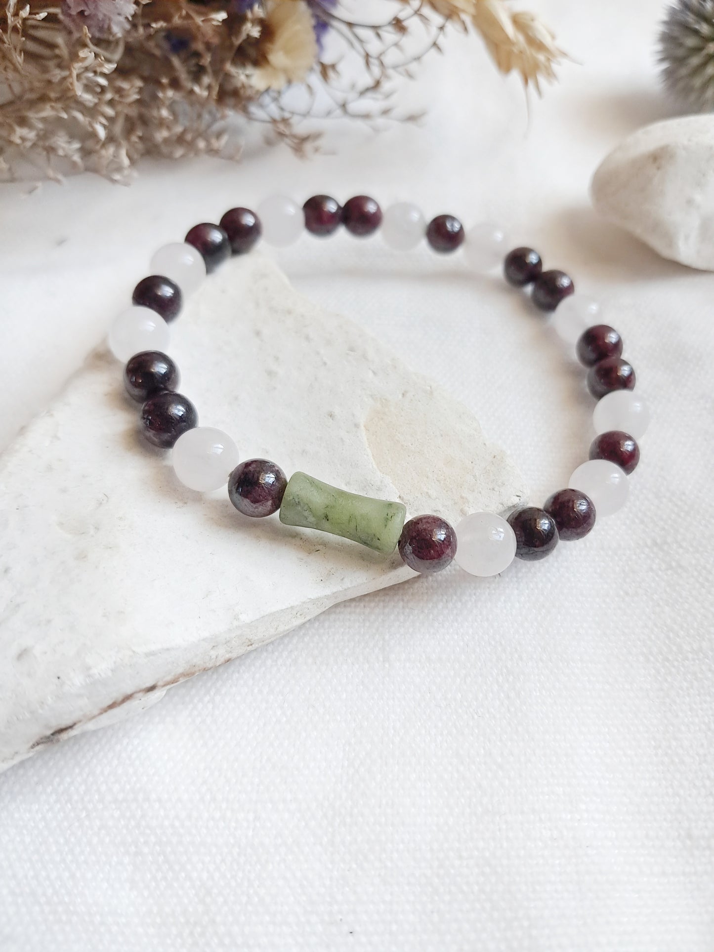 Bracelet Nezuko Kamado avec sa perle centrale bambou en jade