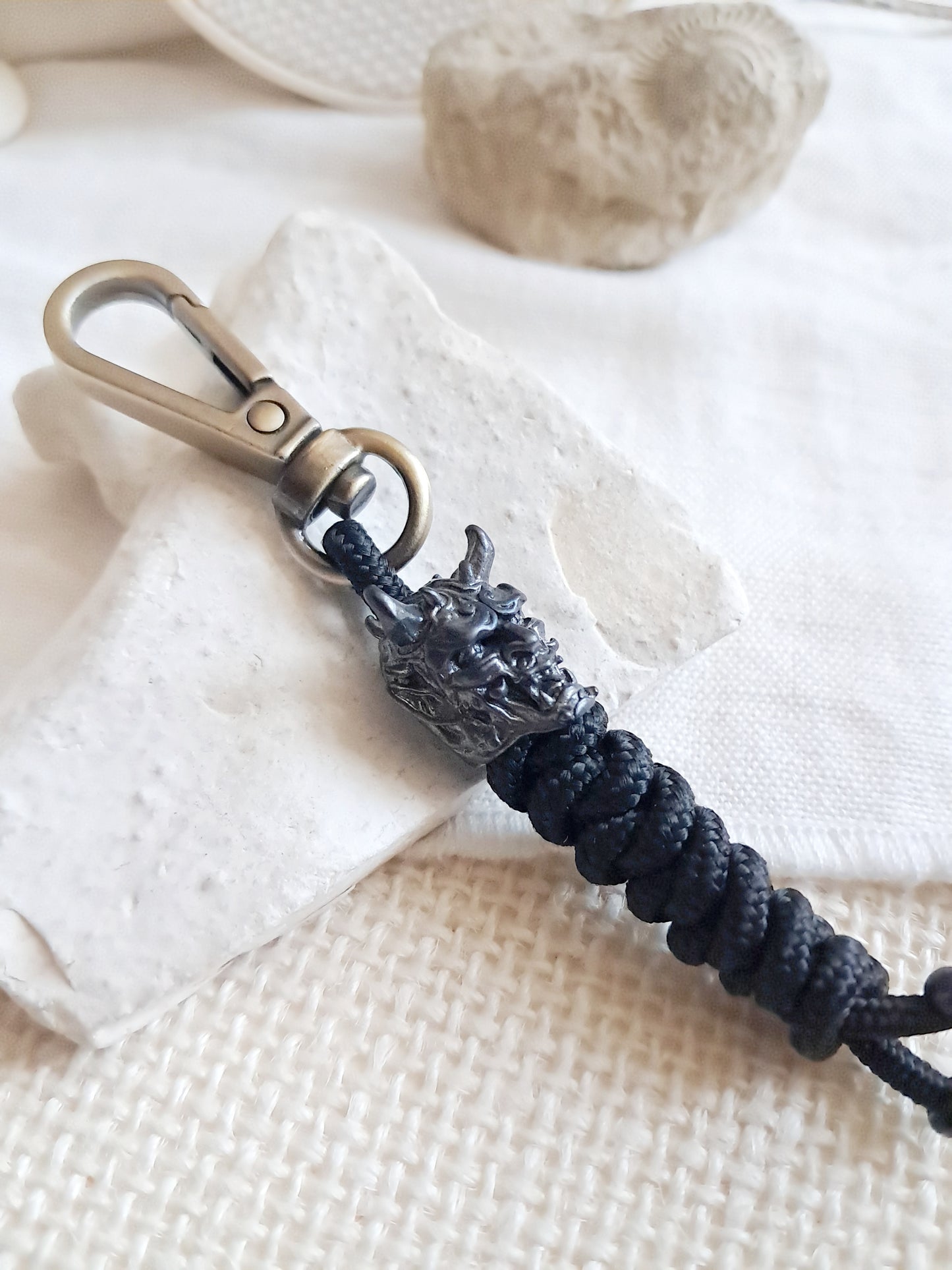 Porte-clés démon japonais en laiton