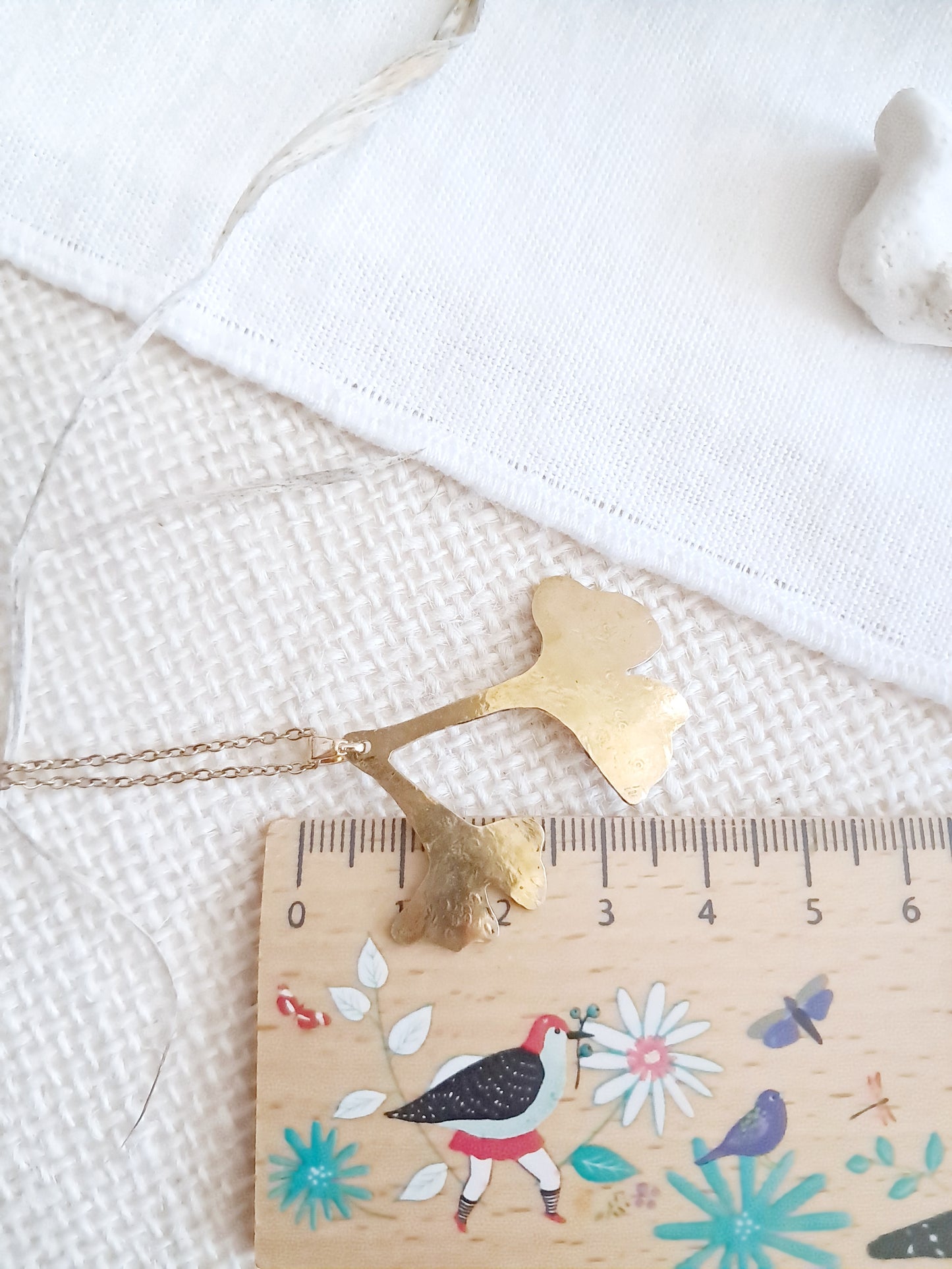 Collier feuilles de ginkgo en laiton