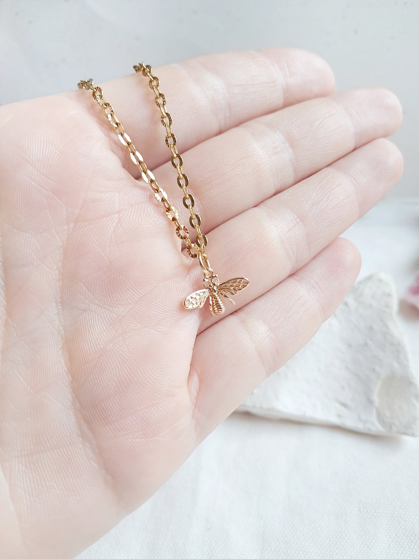 Collier abeille en acier inoxydable doré