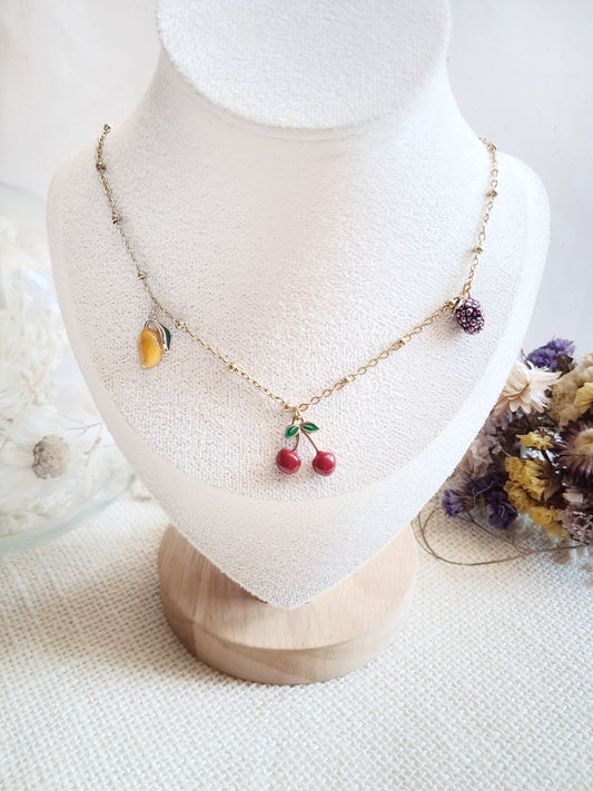 Collier fruits : mangue, cerise et mûre en acier inoxydable doré
