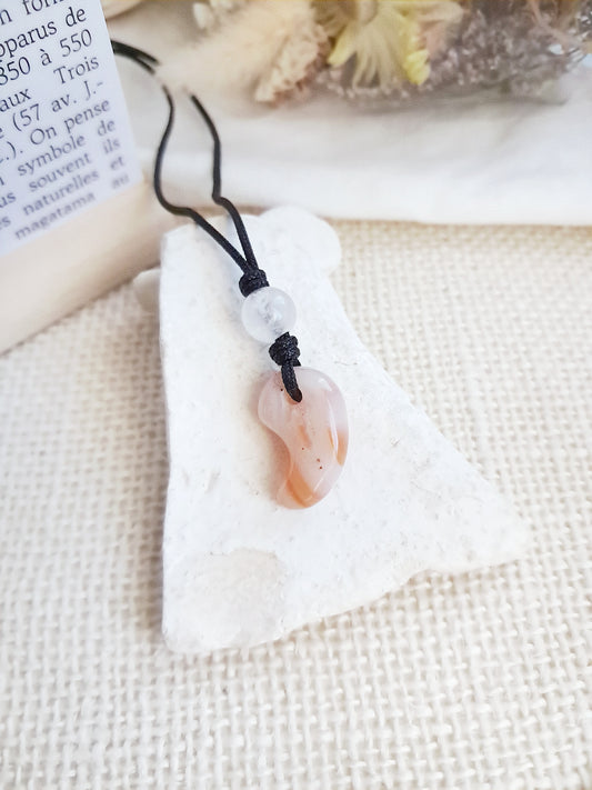 Collier en cordon Magatama Gogok en agate cornaline