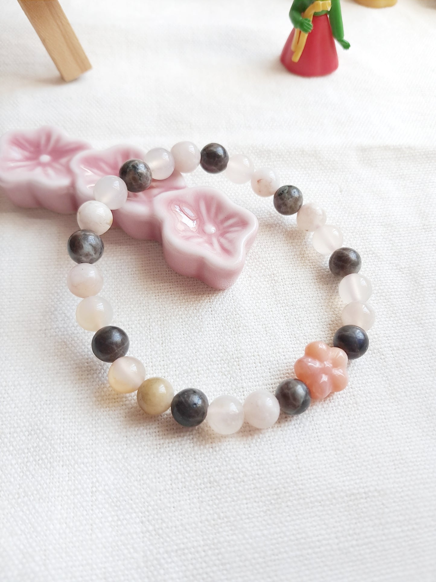 Bracelet les fleurs de cerisier (벚꽃) en spectrolite et agate