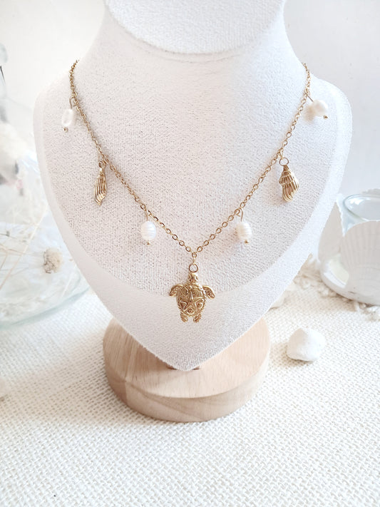Collier tortue, coquillages et perles d'eau douce