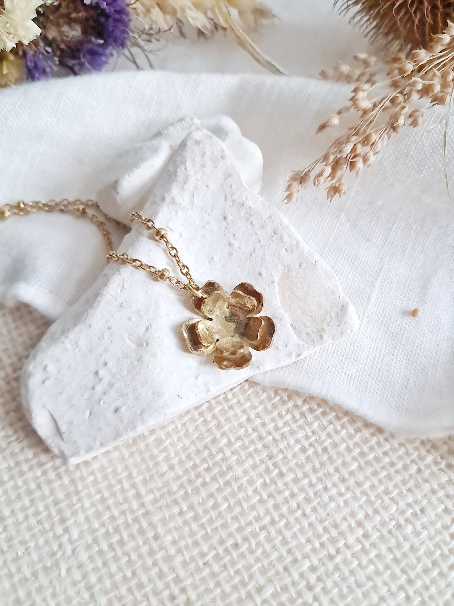 Collier fleur de cerisier en laiton 