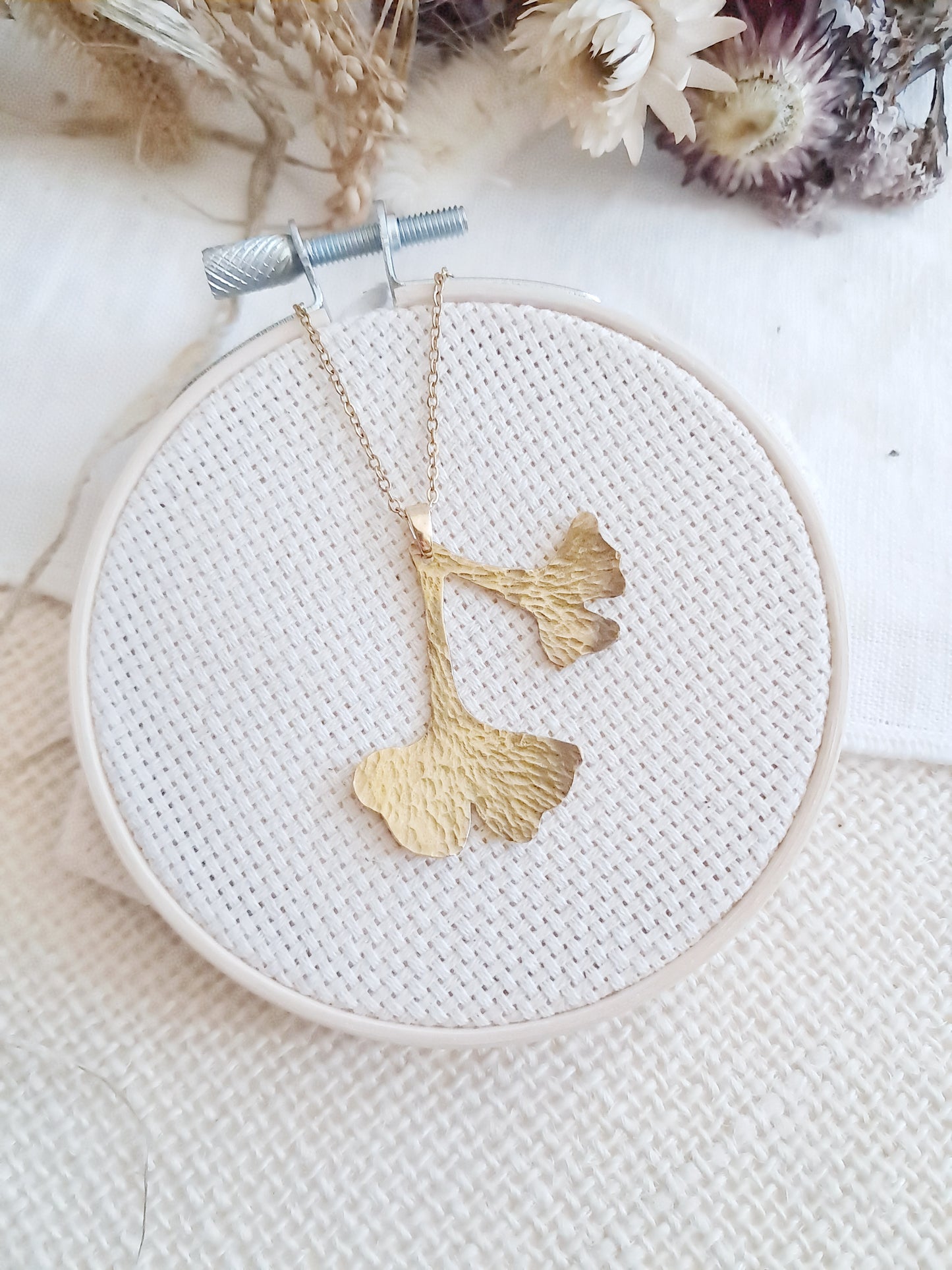 Collier feuilles de ginkgo en laiton