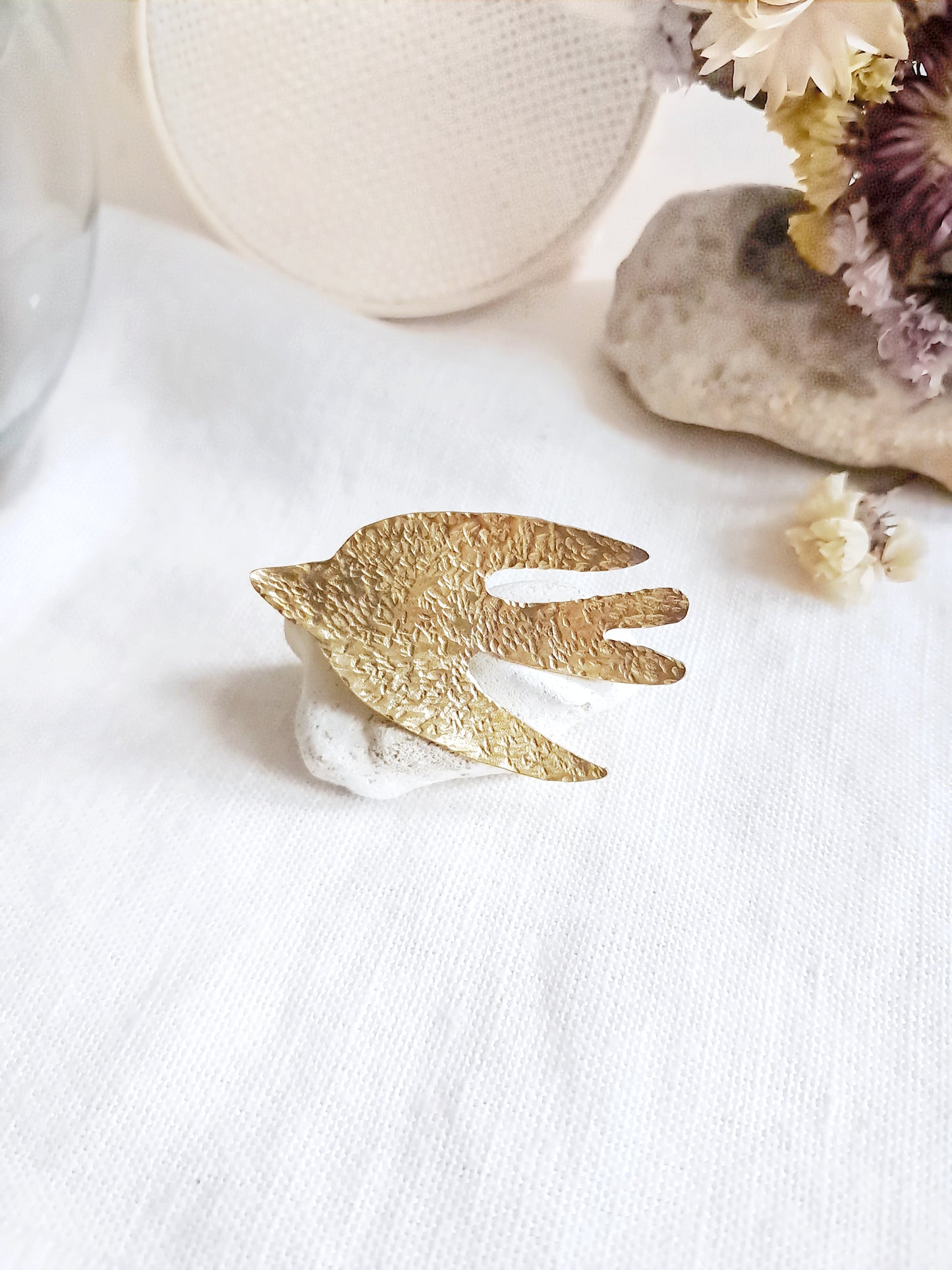 Pin's hirondelle en laiton