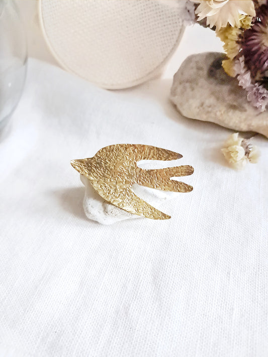 Pin's hirondelle en laiton