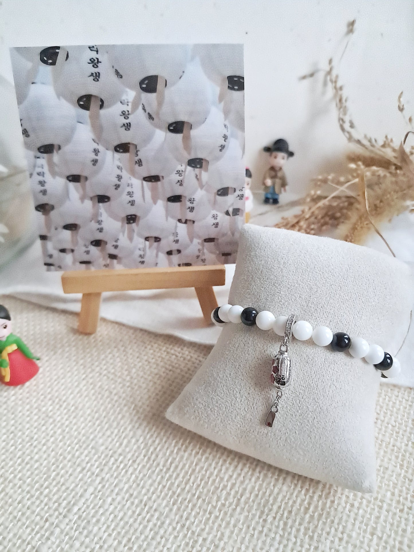 Bracelet lanterne du temple de Bongeunsa (봉은사) avec sa breloque lanterne en argent 925.