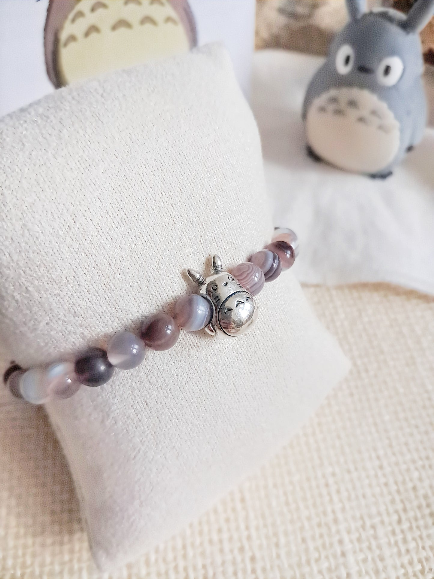 Bracelet Totoro avec sa breloque perle